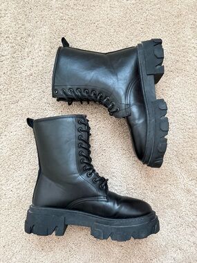 Women’s Black Lace-Up Combat Boots with Chunky Lug Sole